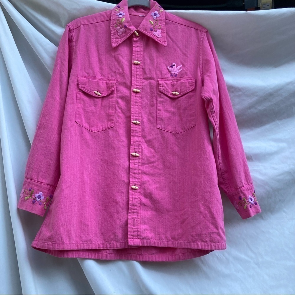 Unbranded vintage pink embroidered button down shirt, size m/l